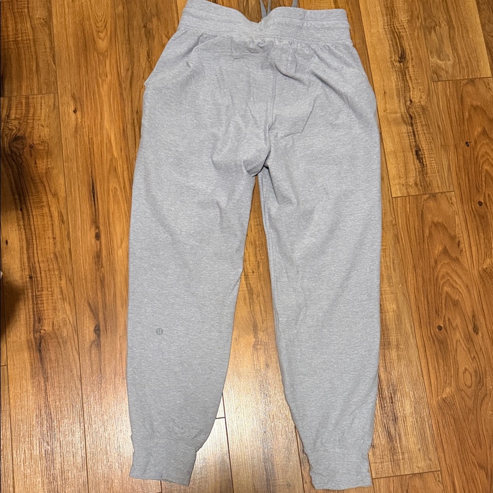 Lulu lemon Light Grey Athletic Joggers - Picture 3 of 6